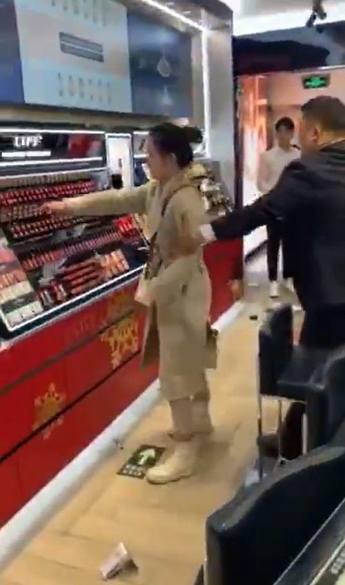 金店柜姐爆料视频,揭秘珠宝行业背后的惊人内幕 第2张 金店柜姐爆料视频,揭秘珠宝行业背后的惊人内幕 第2张