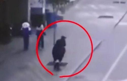 爆料女学生被抓视频,真相背后引人深思  第2张