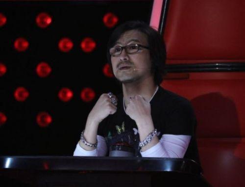 张晓燕爆料汪峰视频播放,引发网友热议